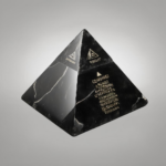 Entdecke die Edelsteinpyramide Schungit: Deine Geheimwaffe f&uuml;r mehr Energie und Harmonie!